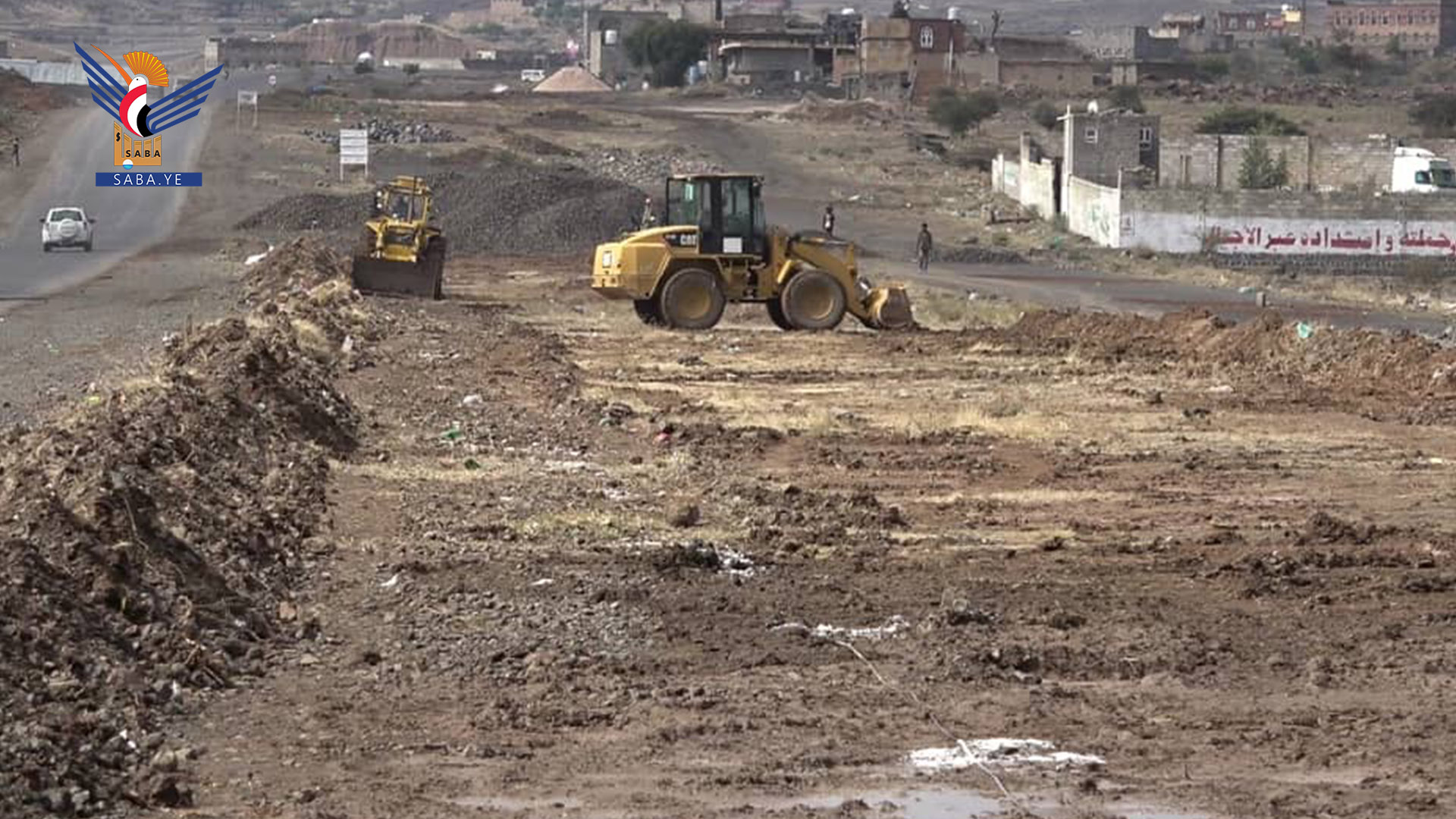 محافظ صنعاء يتفقد العمل بمشروع تحسين مدخل المحافظة الغربي